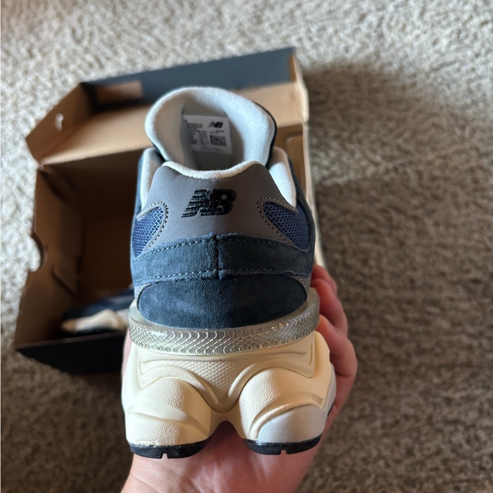 New Balance navy 9060 - Picture 3 of 6